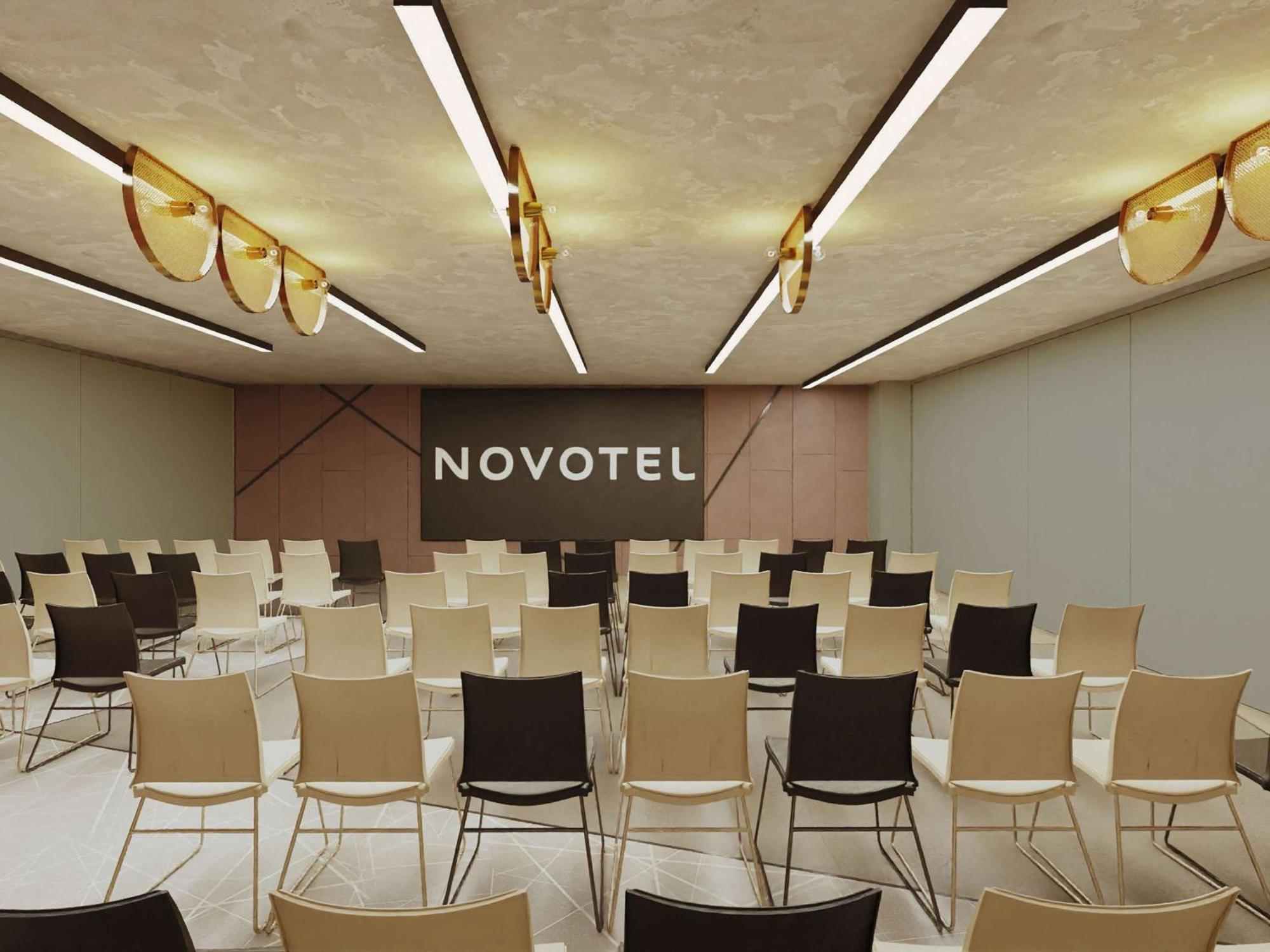 Novotel Valencia Lavant Bagian luar foto
